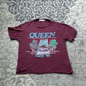 Daydreamer Queen Short Sleeve Band Tee Maroon Small